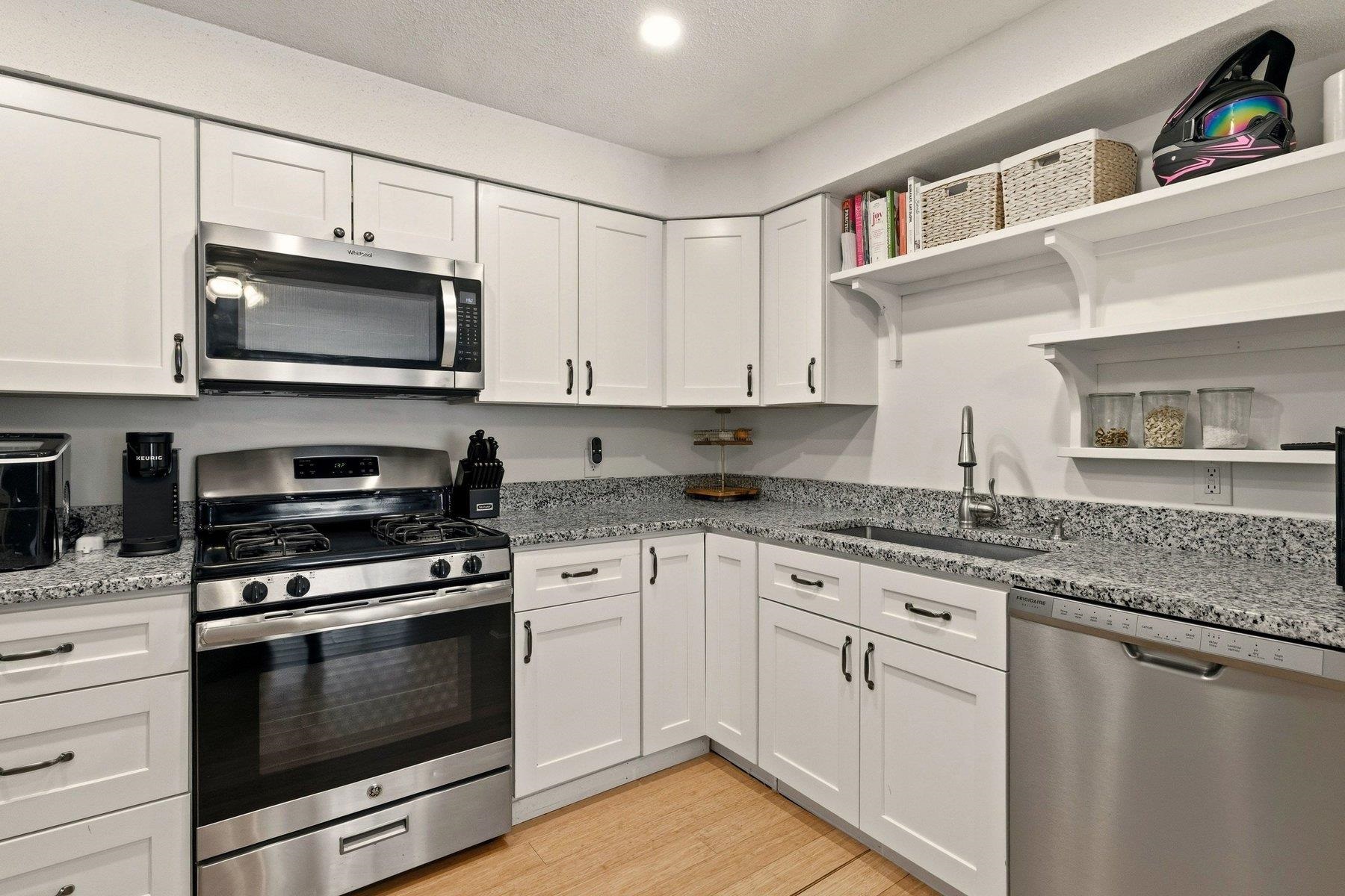 50 Brookside Drive, Unit F2 Exeter, NH 03833 - Photo 3 of 21