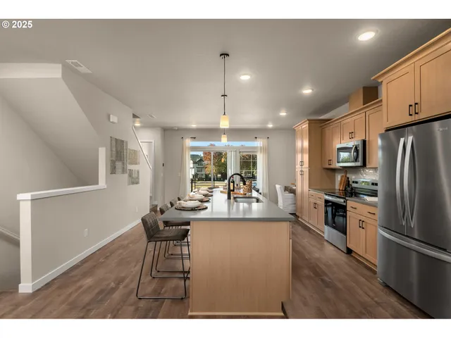 $449,500 | 3562 Southeast Brookwood Avenue, Hillsboro, OR 97123