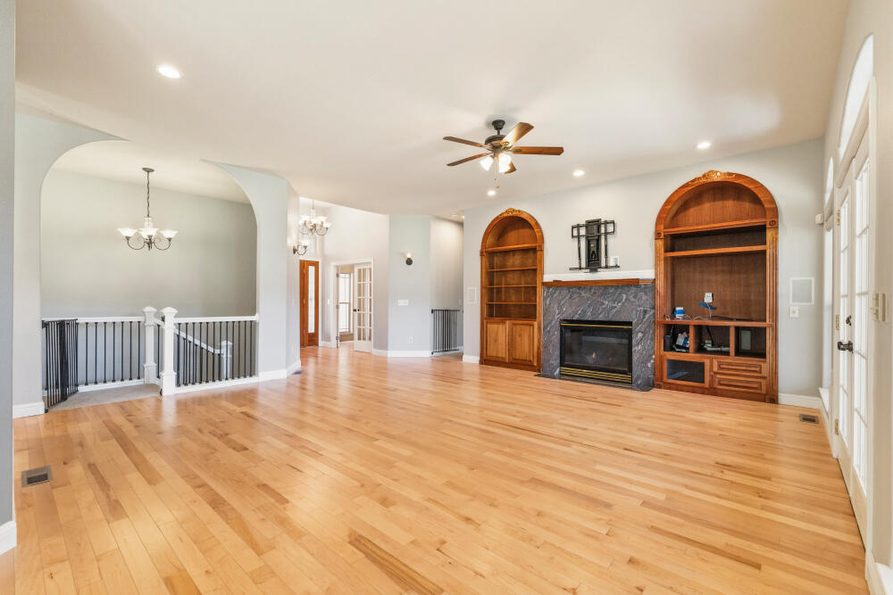 11756 Merganser Road Klamath Falls, OR 97601 - Photo 22 of 73 Stairway to Lower Level