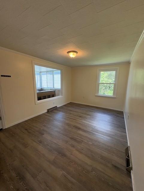 6365 Tuscarawas Road Industry, PA 15052 - Photo 5 of 21 Livingroom