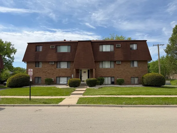 $1,475 | 1465 Abbott Drive, Unit BE, Elgin, IL 60123