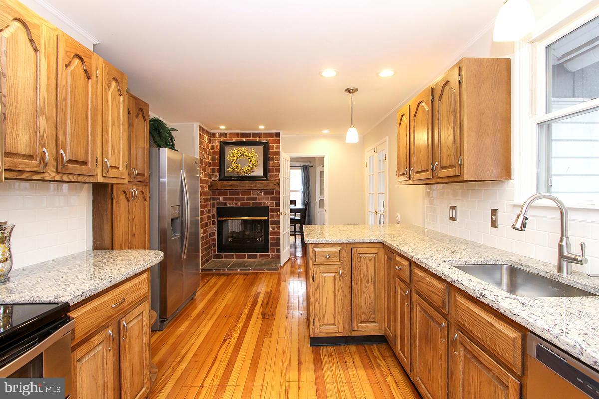 27404 Ridge Road Damascus, MD 20872 - Photo 13 of 27 Kitchen