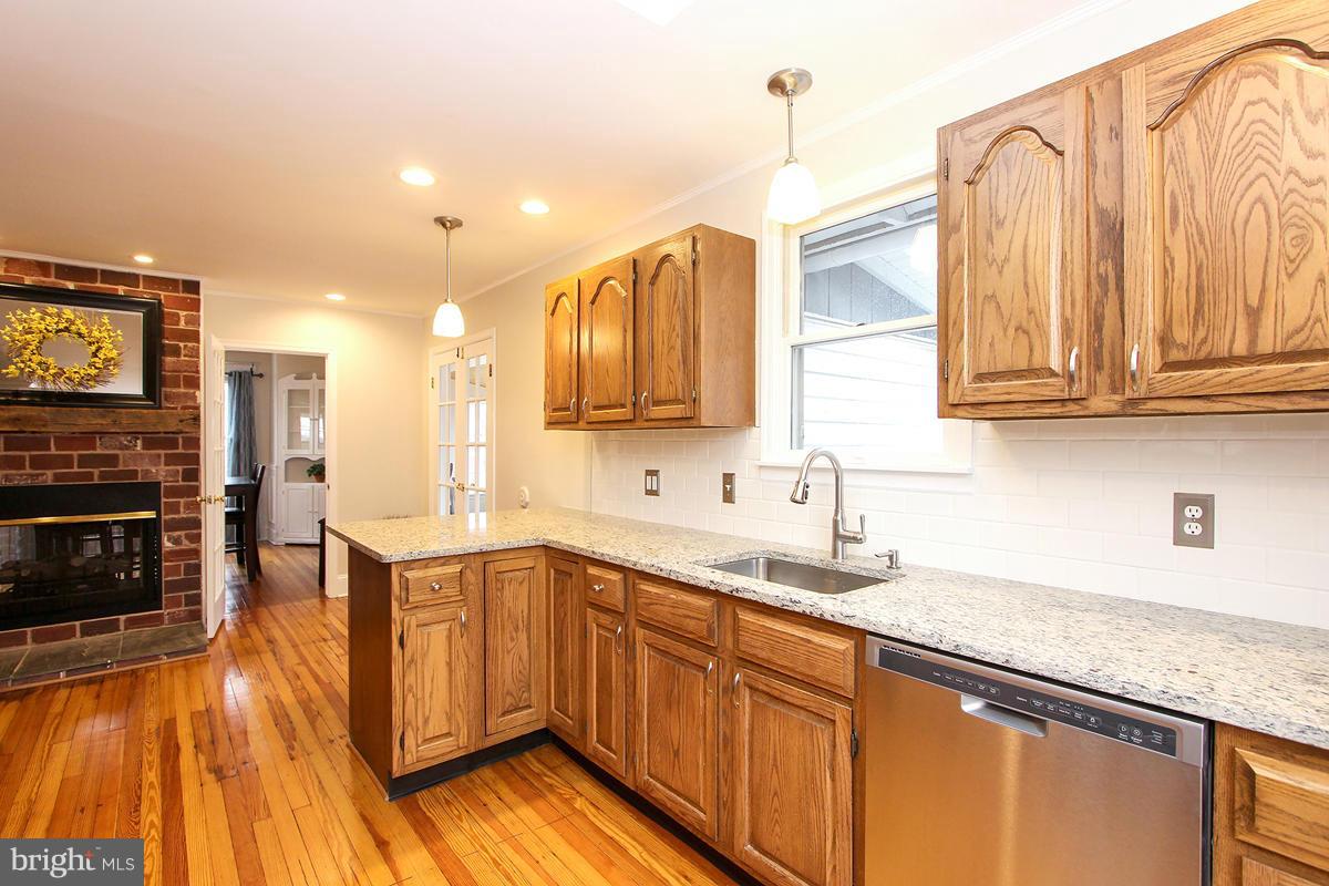 27404 Ridge Road Damascus, MD 20872 - Photo 14 of 27 Kitchen
