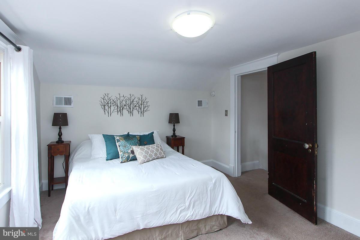 27404 Ridge Road Damascus, MD 20872 - Photo 20 of 27 Bedroom (Master)