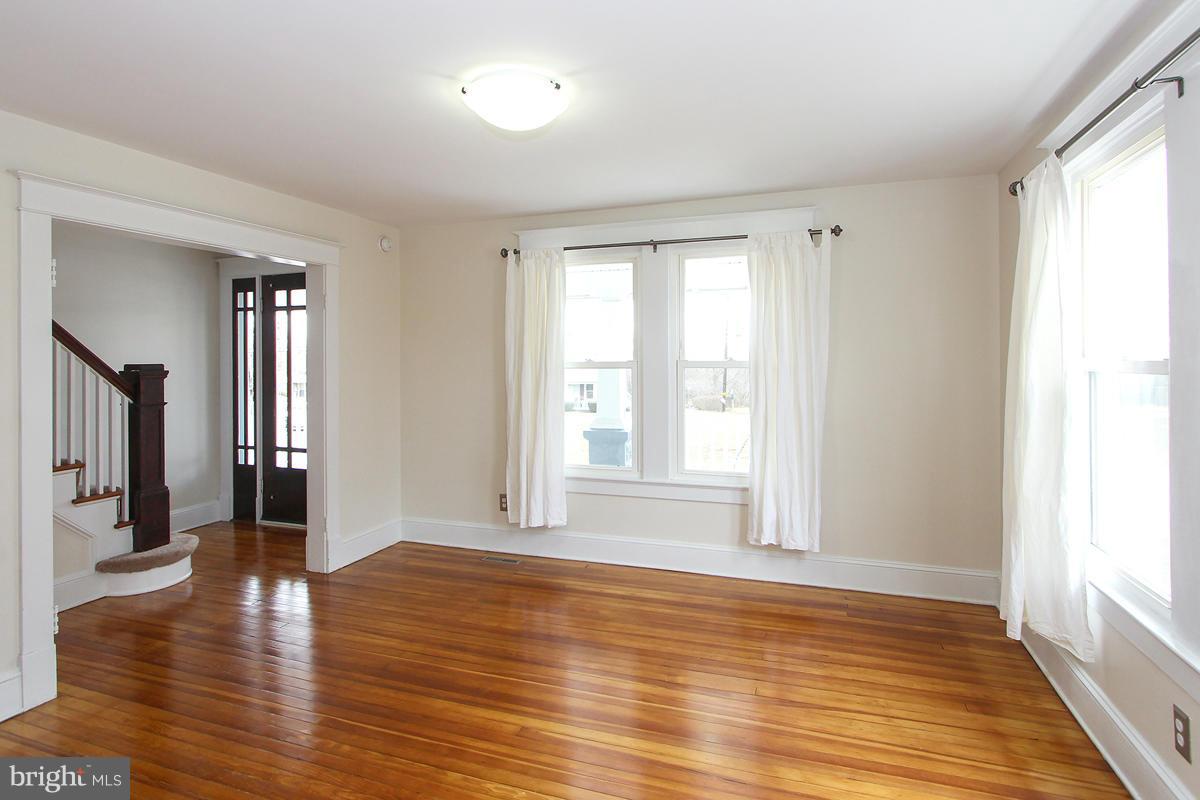 27404 Ridge Road Damascus, MD 20872 - Photo 7 of 27 Family Room
