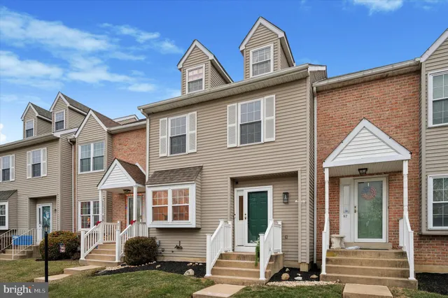 $300,000 | 86 Louis James Court, Unit 86, Upper Chichester, PA 19014