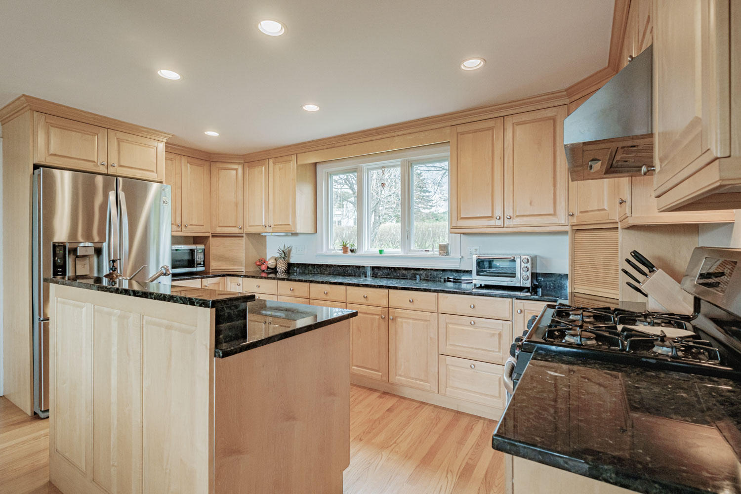 13 Stornoway Road Cumberland, ME 04110 - Photo 8 of 35 5