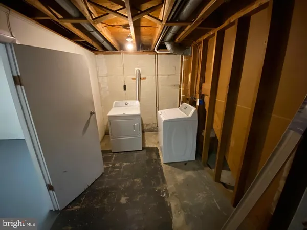 a view of a storage & utility room with washer and dryer