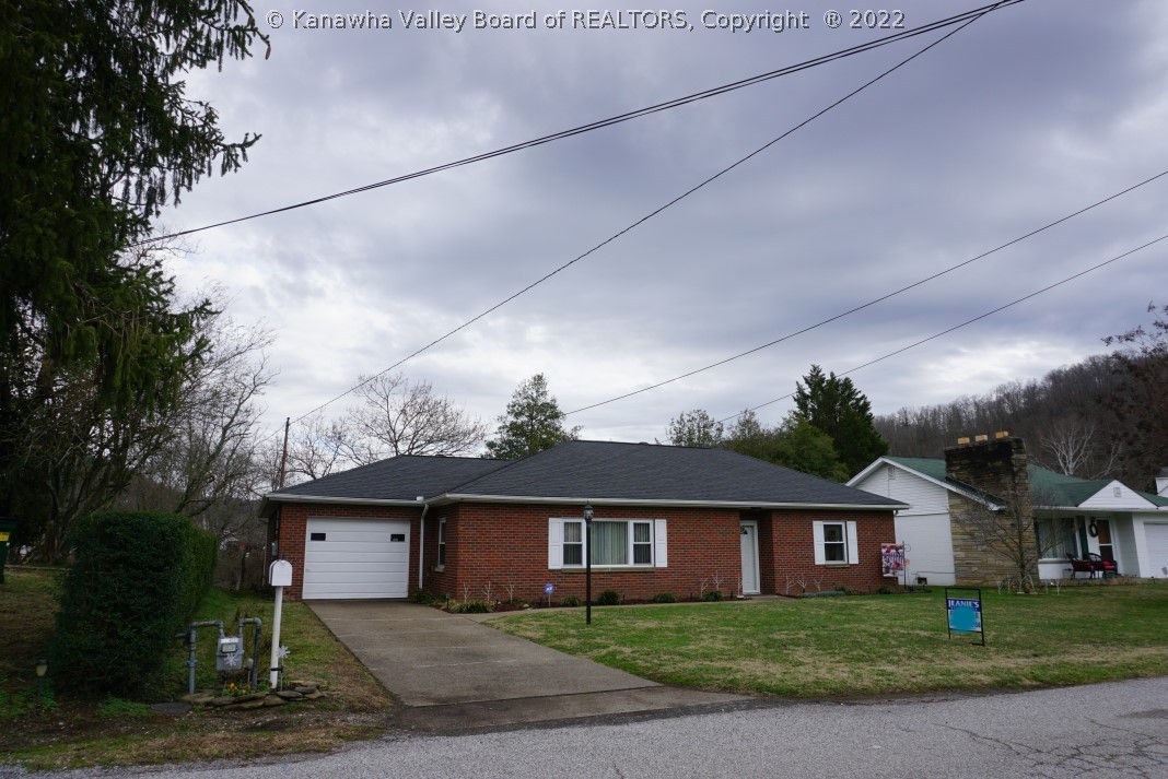 220 Viking Road Charleston, WV 25302 - Photo 2 of 16 Gallery Image 2