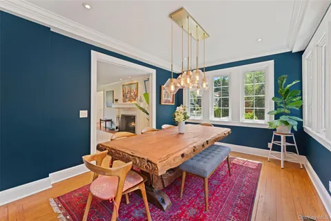$1,925,000 | 10 Cambridge Court, Larchmont, NY 10538