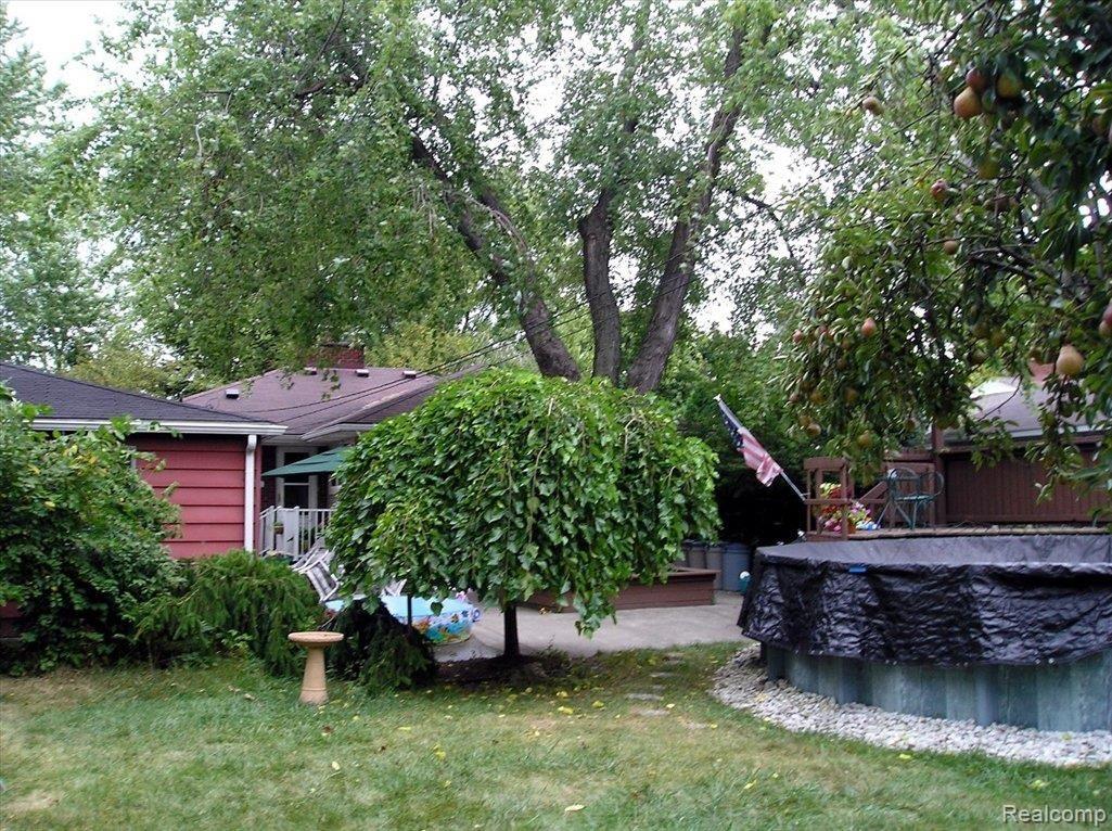 20360 Meridian Road Grosse Ile, MI 48138 - Photo 15 of 16 Great backyard