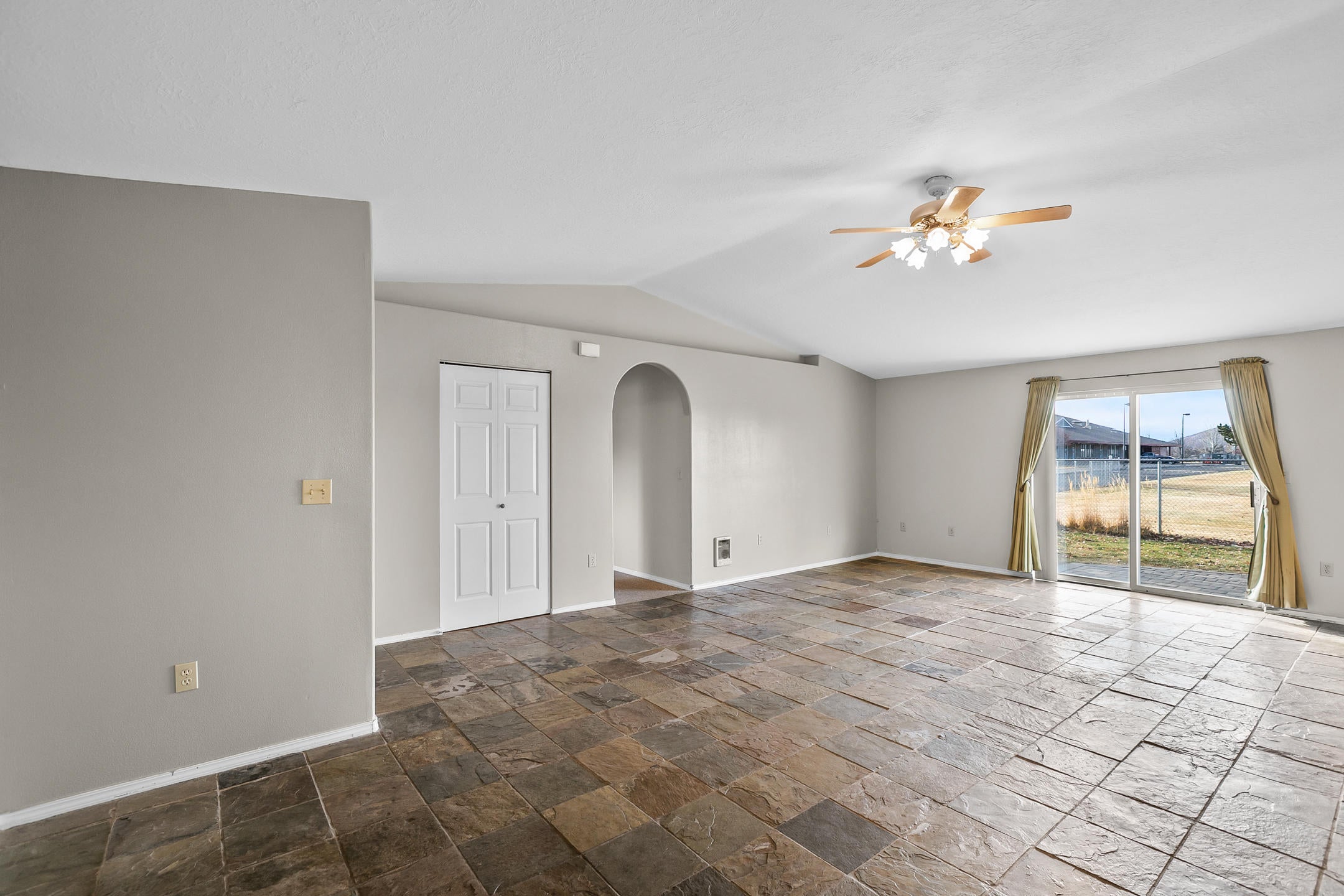 1327 Southwest 28th Street Redmond, OR 97756 - Photo 8 of 30 2020_12_09_1327_sw_28th_rdm-24