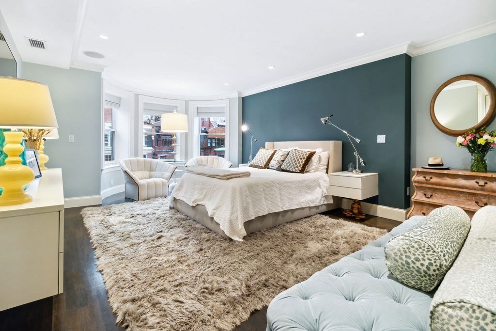 157 Newbury Street, Unit 4 Boston, MA 02116 - Photo 11 of 26 a bedroom with a bed mirror and window