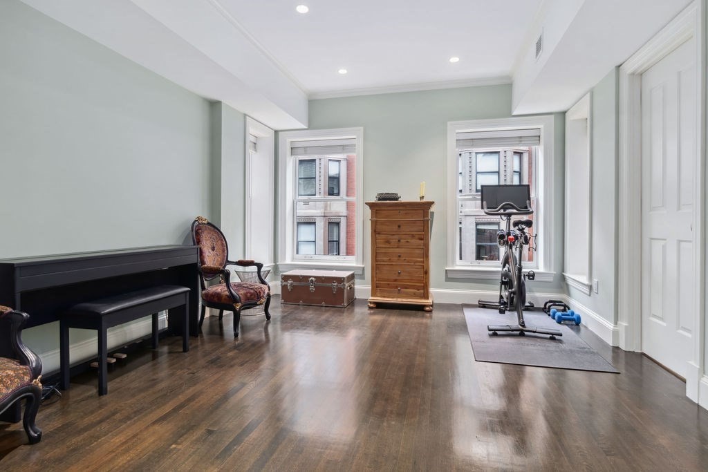 157 Newbury Street, Unit 4 Boston, MA 02116 - Photo 20 of 26 a view of a livingroom with furniture and a workspace