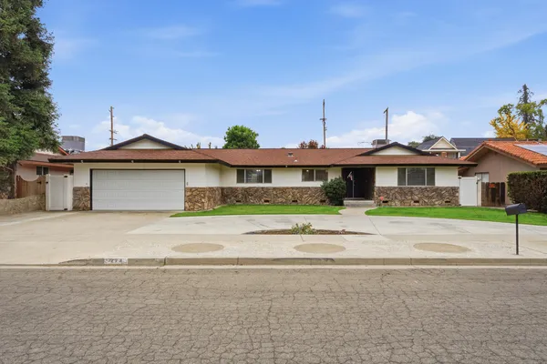 $399,900 | 273 East Gannon Drive, Tulare, CA 93274
