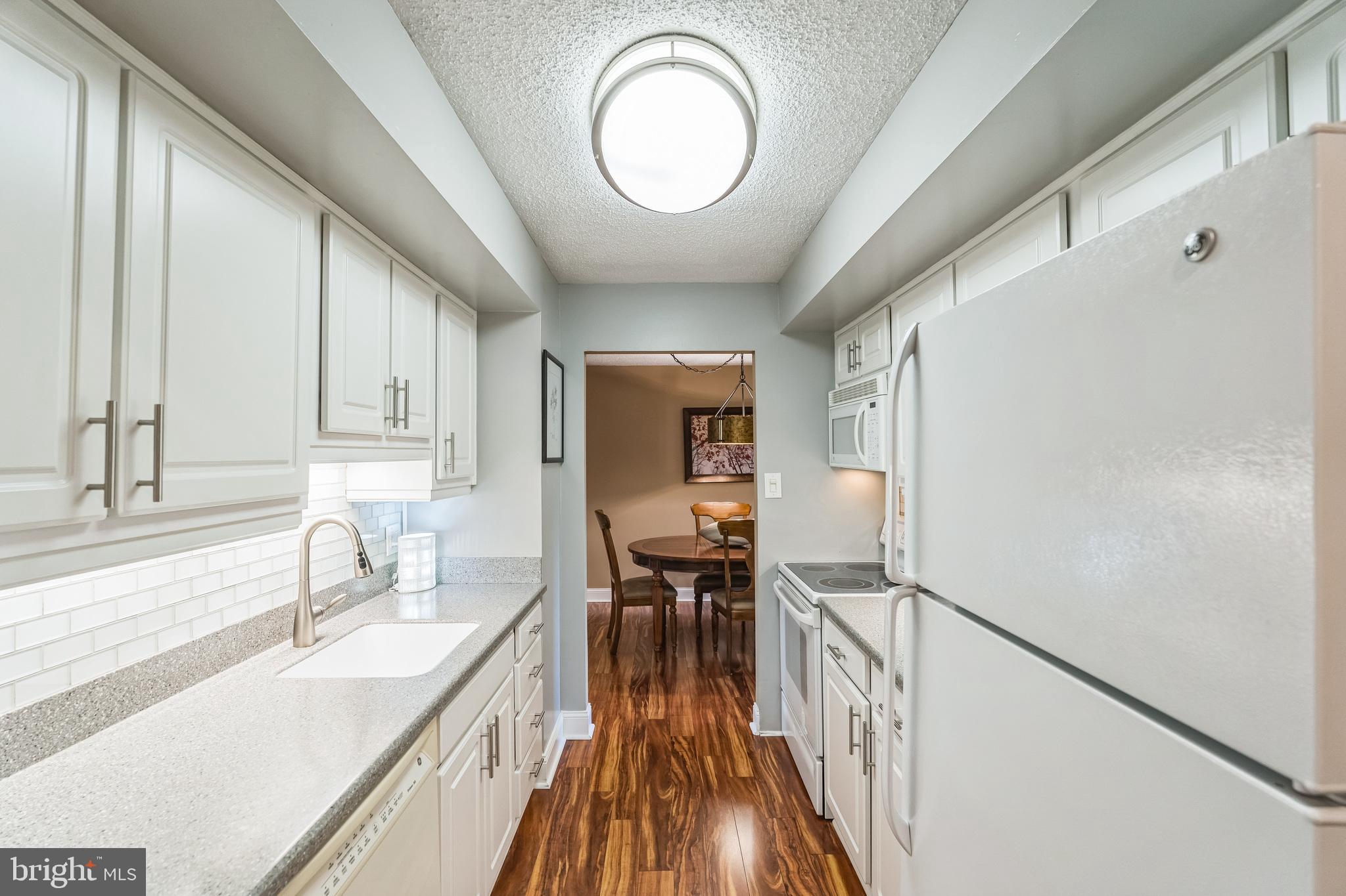 700 Avondale Road, Unit PH9 Wallingford, PA 19086 - Photo 12 of 31 Kitchen