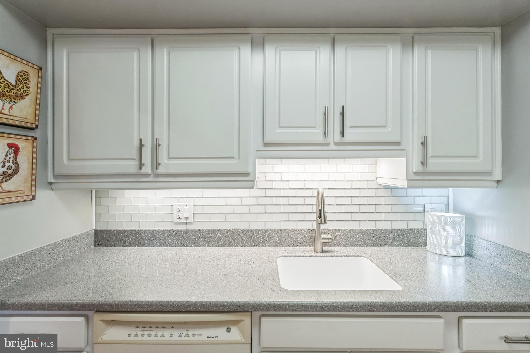 700 Avondale Road, Unit PH9 Wallingford, PA 19086 - Photo 13 of 31 Kitchen