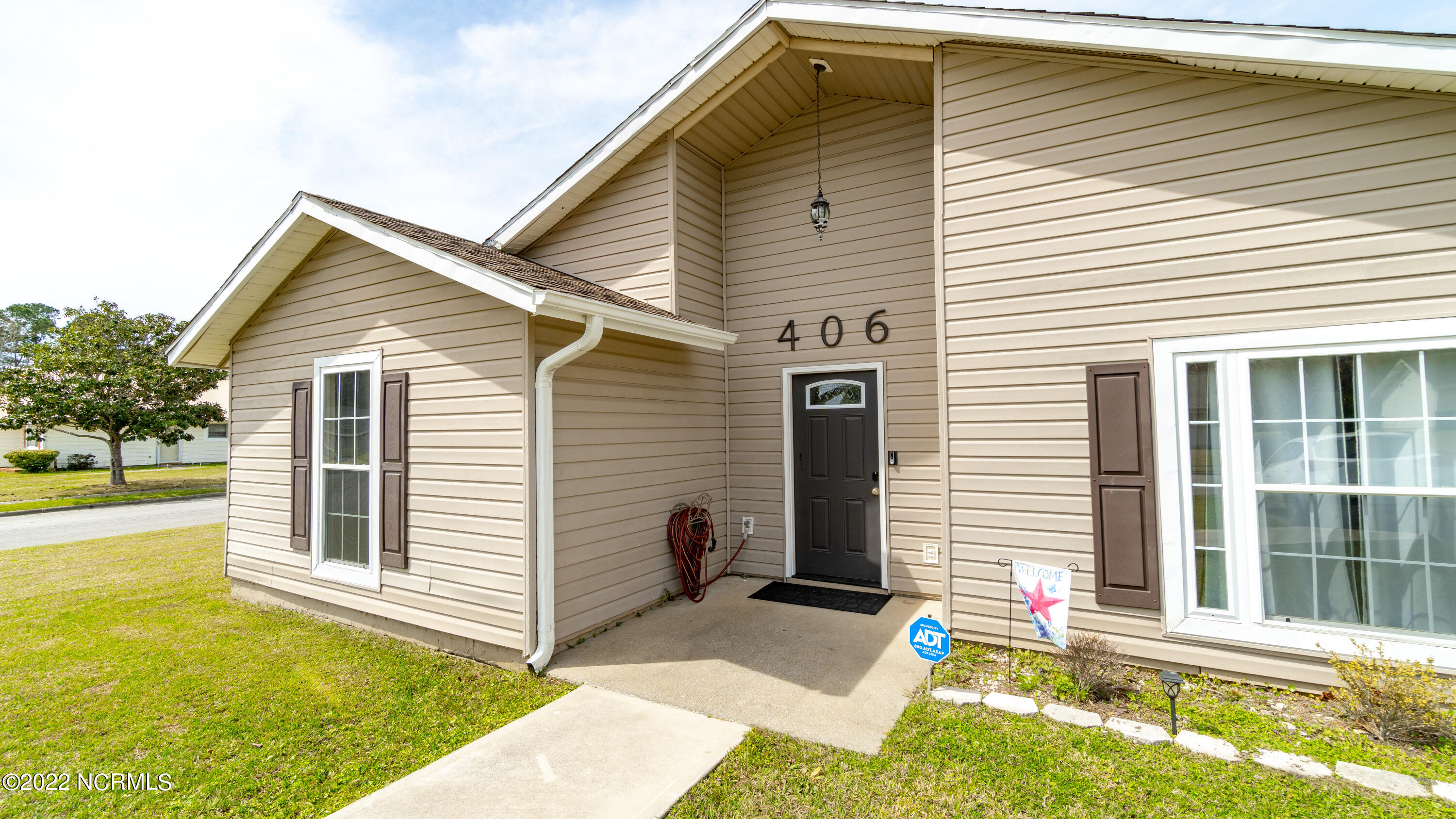 406 Dennis Road Jacksonville, NC 28546 - Photo 2 of 26 1-2