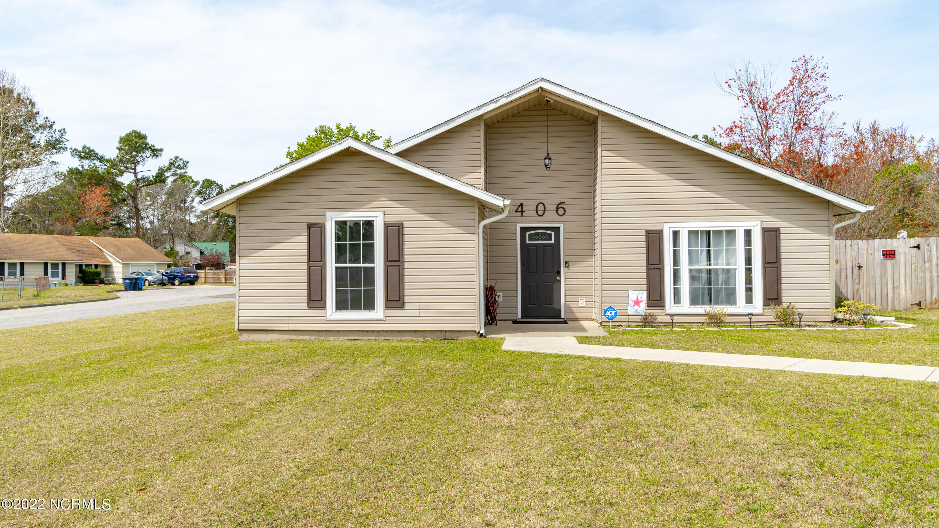 406 Dennis Road Jacksonville, NC 28546 - Photo 3 of 26 1