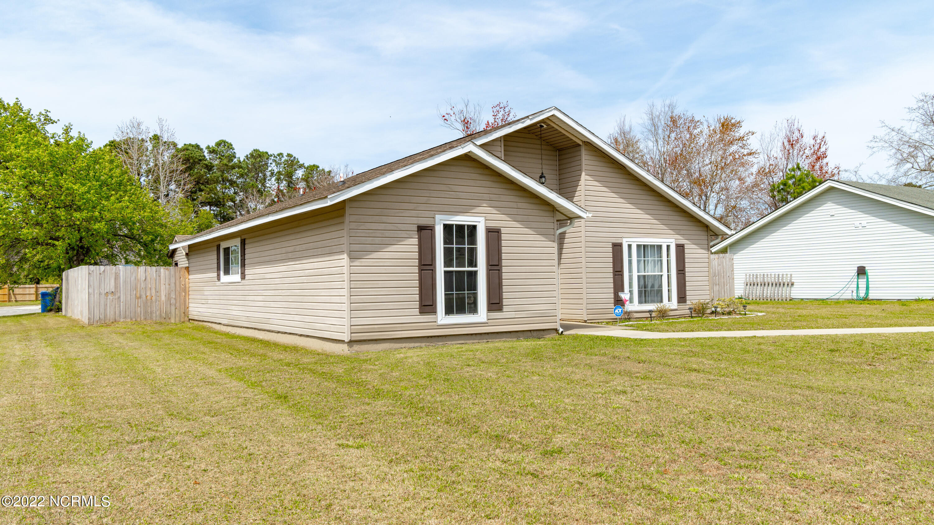 406 Dennis Road Jacksonville, NC 28546 - Photo 4 of 26 1-3