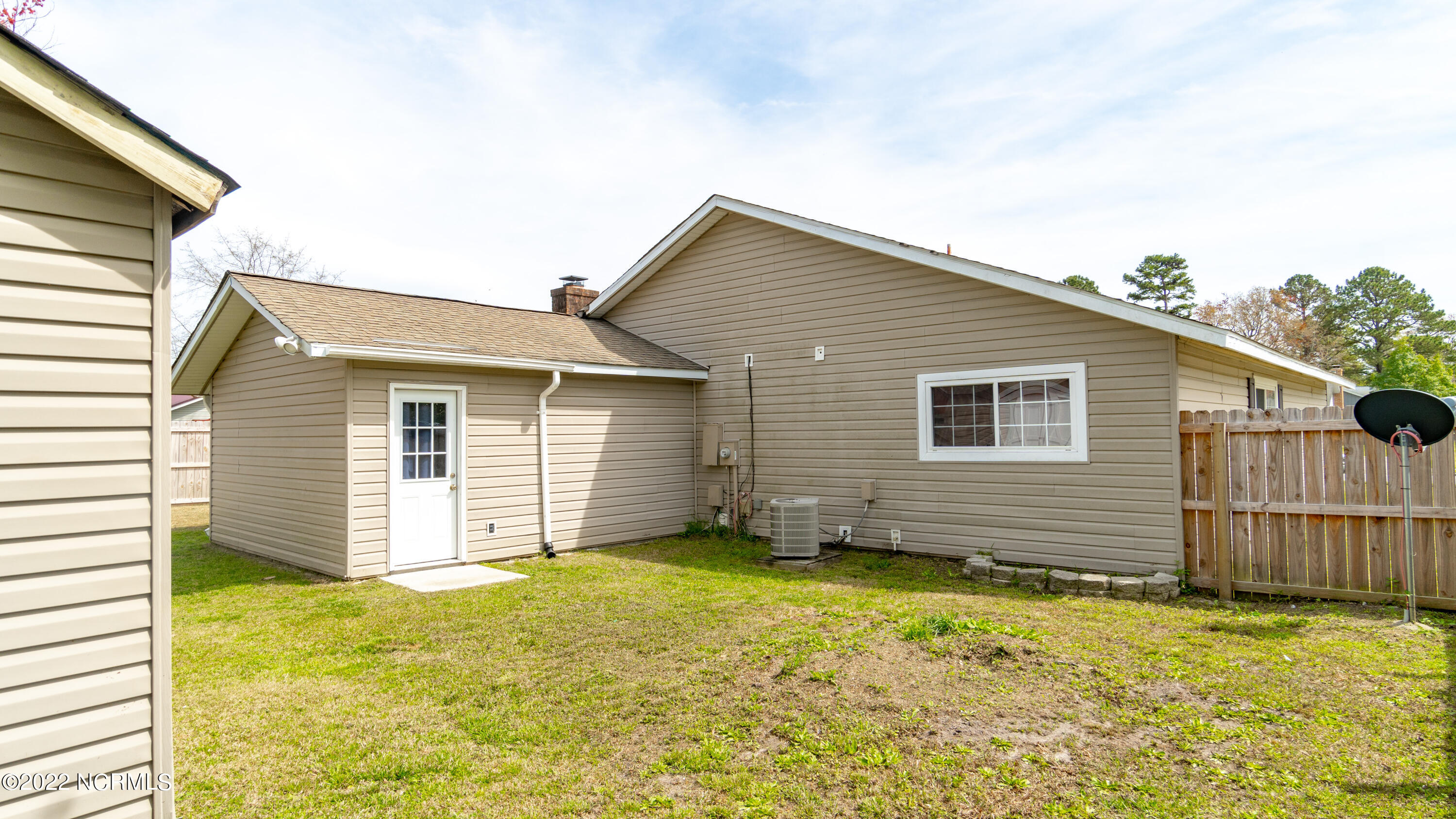 406 Dennis Road Jacksonville, NC 28546 - Photo 9 of 26 2