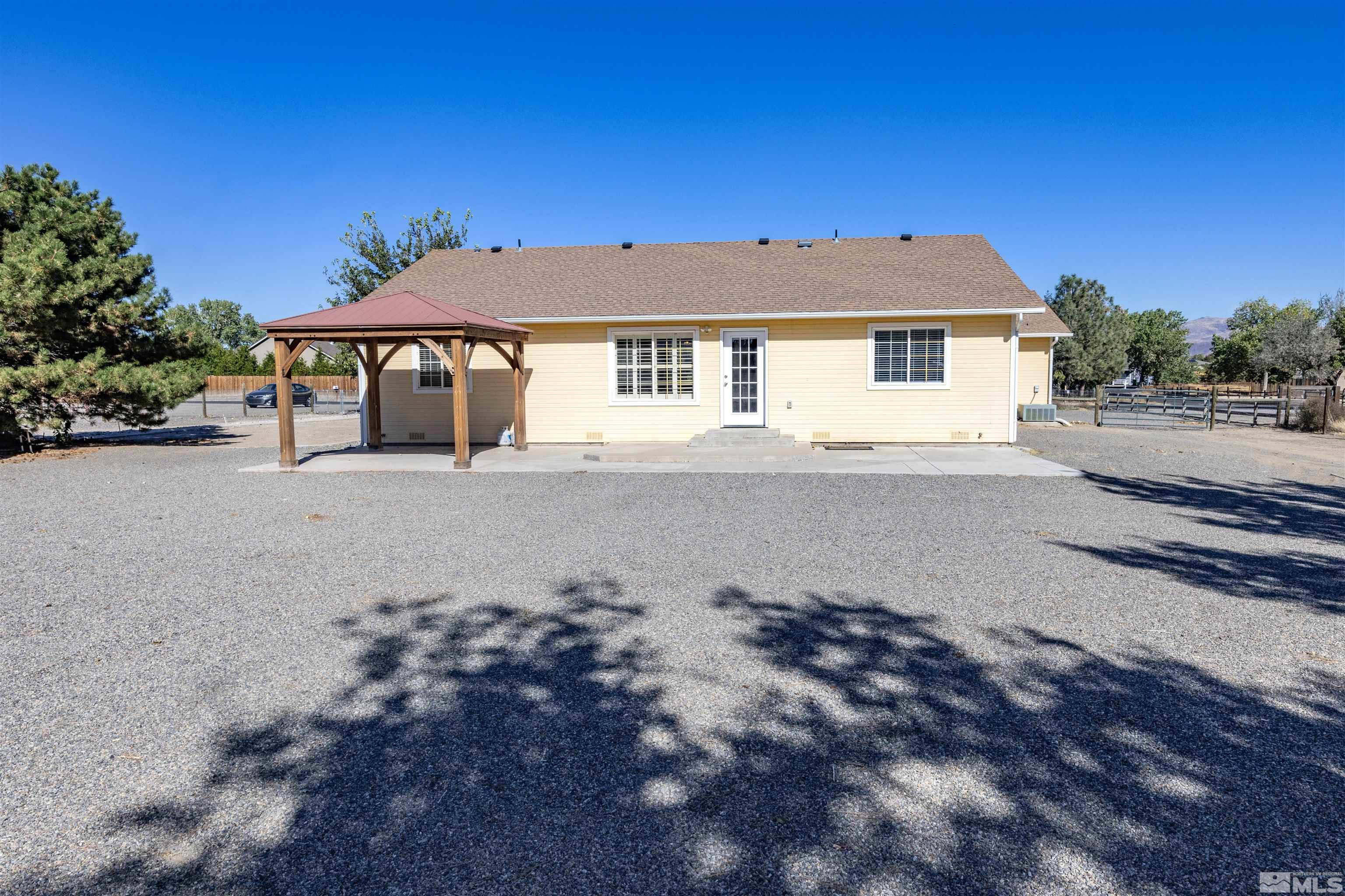 425 Crimson Road Fernley, NV 89408 - Photo 3 of 23 Photo 3