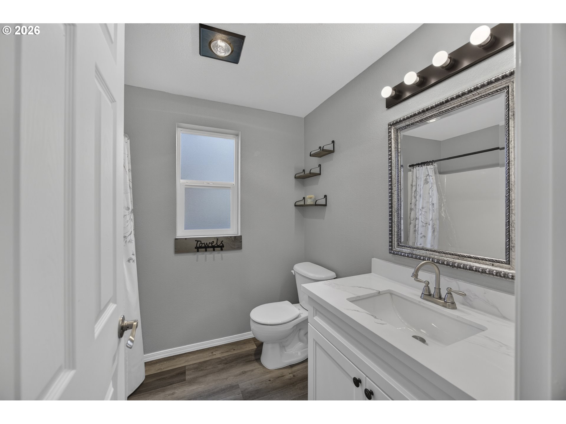 128 Park Village Loop Florence, OR 97439 - Photo 20 of 37 Bathroom