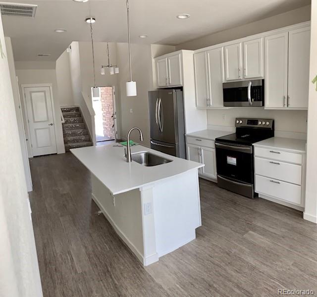 Lots of natural light, two story entrance. Large quartz countertop island and kitchen with 42" designer cabinets! All stainless steel Frigidaire appliances included!!!