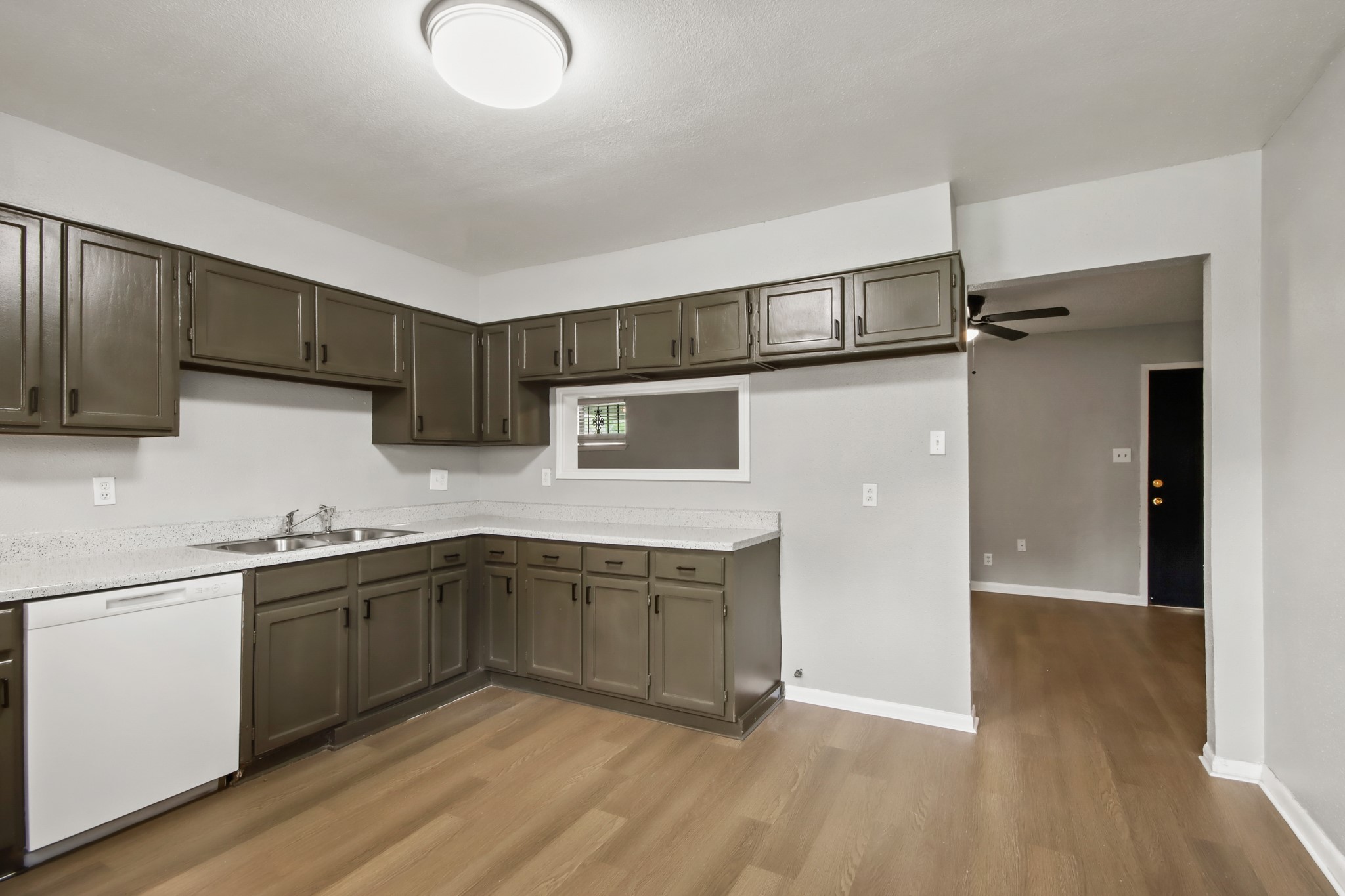 7306 Parker Road Houston, TX 77016 - Photo 2 of 18