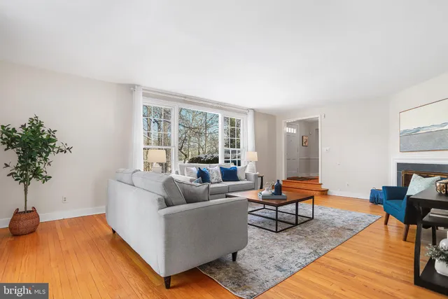 $829,900 | 923 Winding Lane, Media, PA 19063