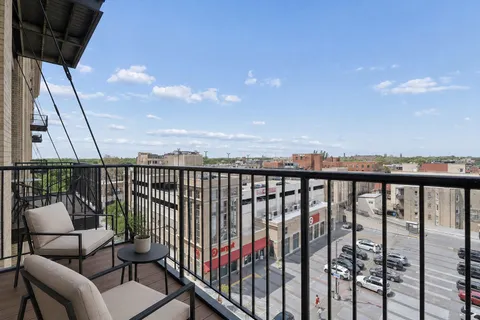 $599,900 | 1601 West School Street, Unit 502, Chicago, IL 60657