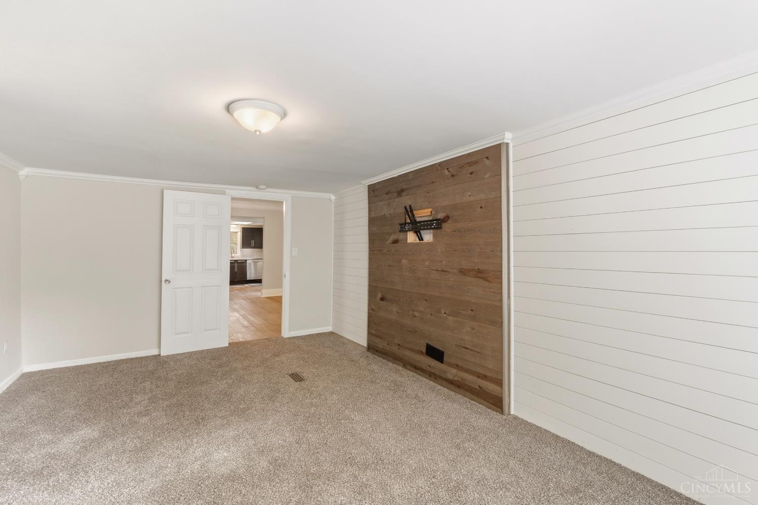 4261 Walton Creek Road Cincinnati, OH 45243 - Photo 14 of 31