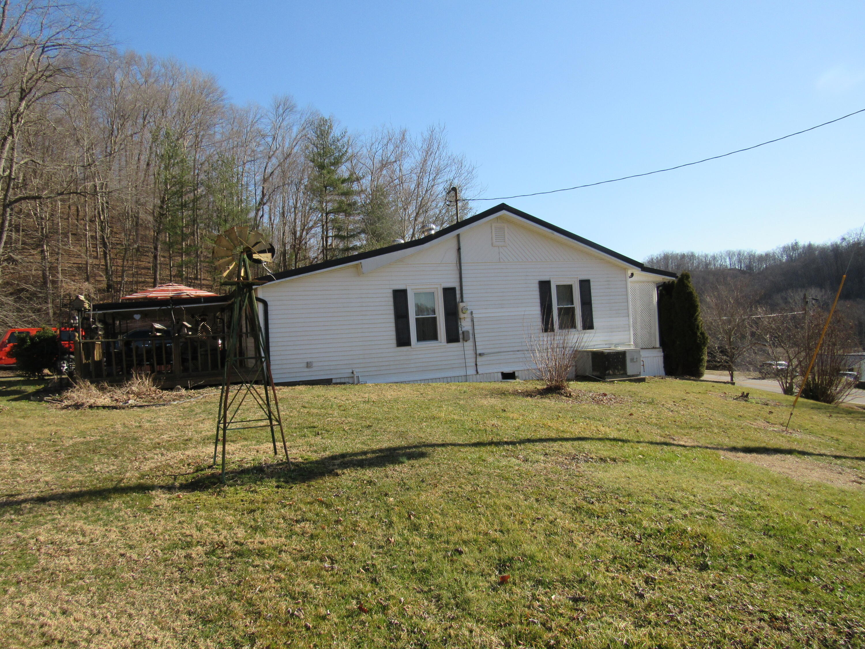 1140 Lower Gilmore Road Campton, KY 41301 - Photo 10 of 32 10-IMG_8581