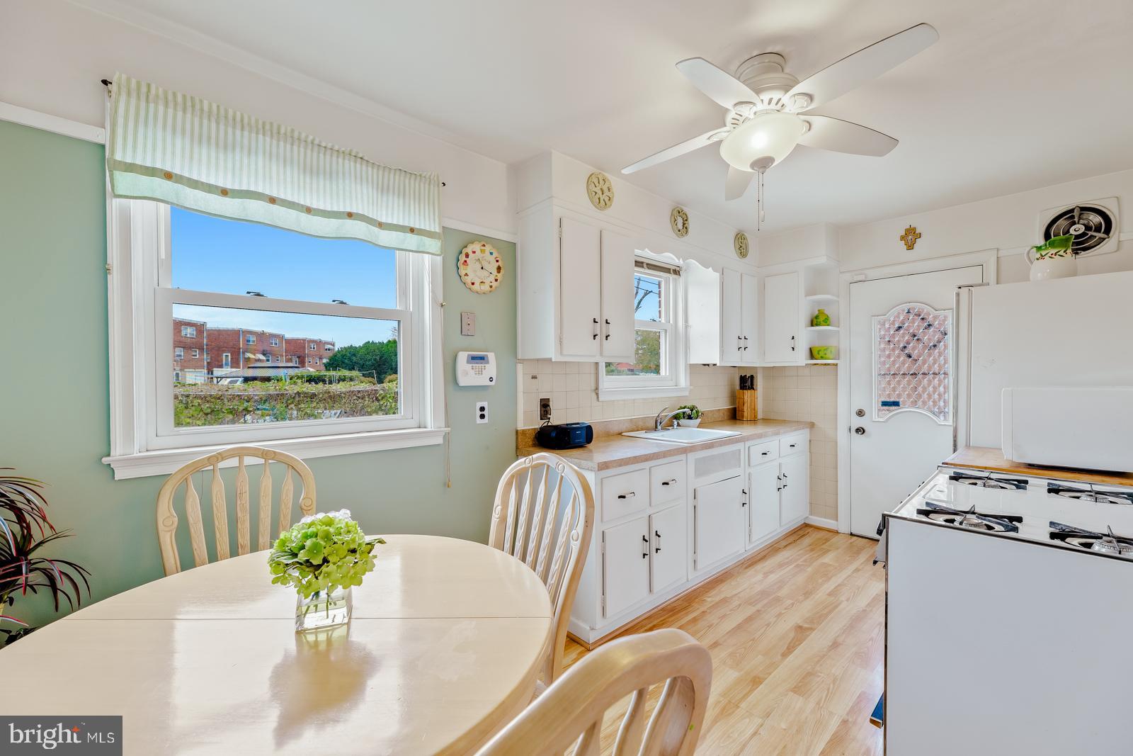2818 Sandyford Avenue Philadelphia, PA 19152 - Photo 6 of 29 Kitchen
