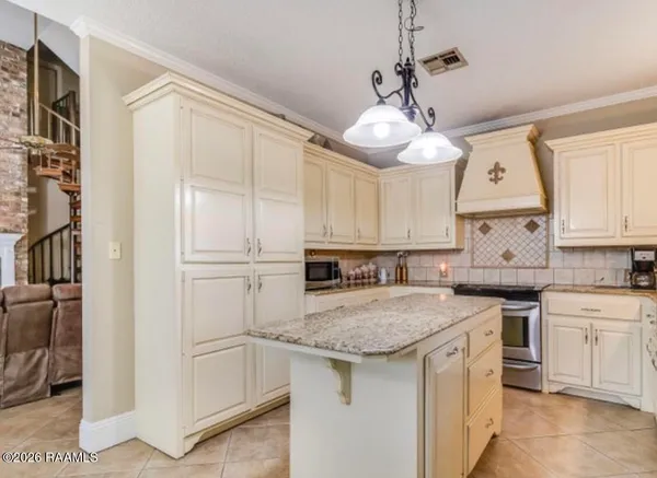 $440,000 | 7951 Highway 87, Jeanerette, LA 70544