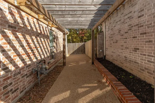 a view of a pathway with a pathway