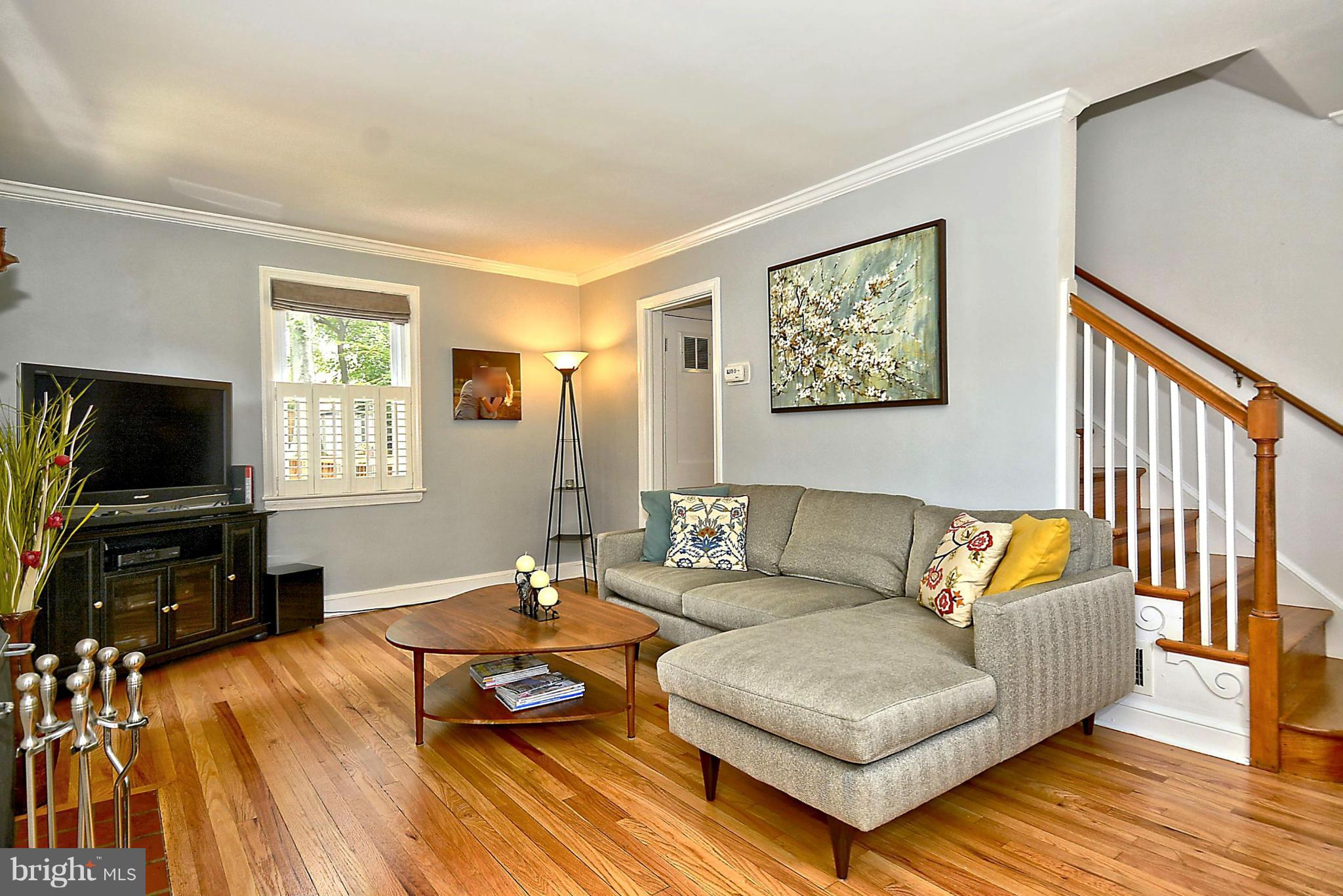 2709 Elnora Street Silver Spring, MD 20902 - Photo 7 of 21 Living Room