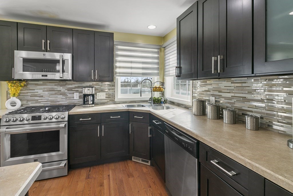 115 Clayton Street Springfield, MA 01107 - Photo 11 of 40 Gallery Image 11