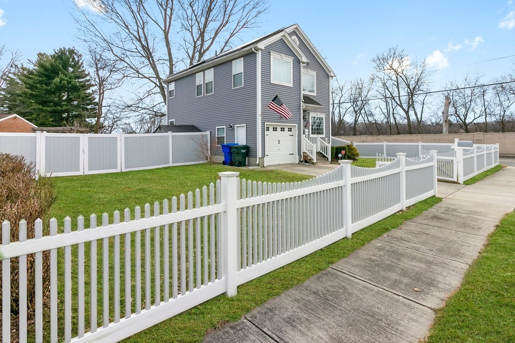 115 Clayton Street Springfield, MA 01107 - Photo 2 of 40 Gallery Image 2