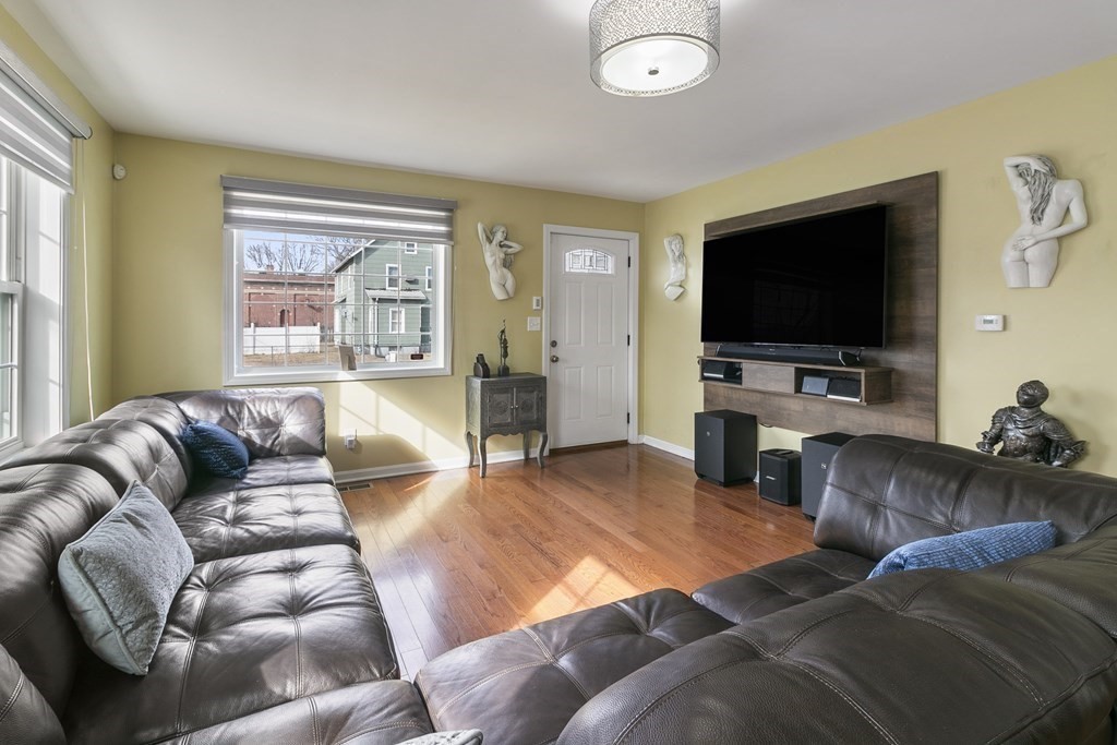 115 Clayton Street Springfield, MA 01107 - Photo 7 of 40 Gallery Image 7