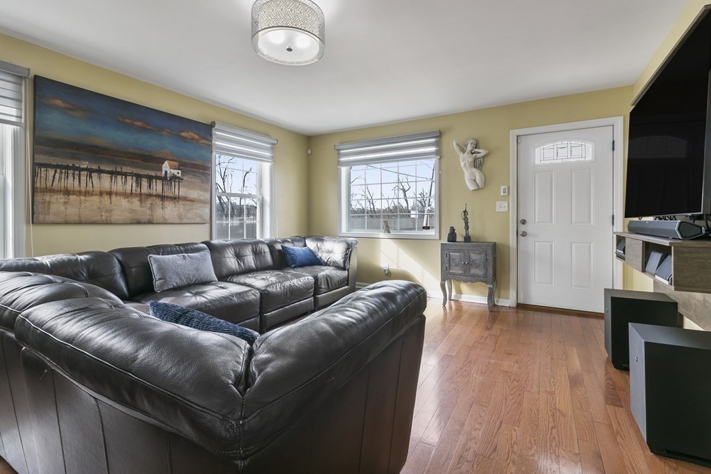115 Clayton Street Springfield, MA 01107 - Photo 9 of 40 Gallery Image 9