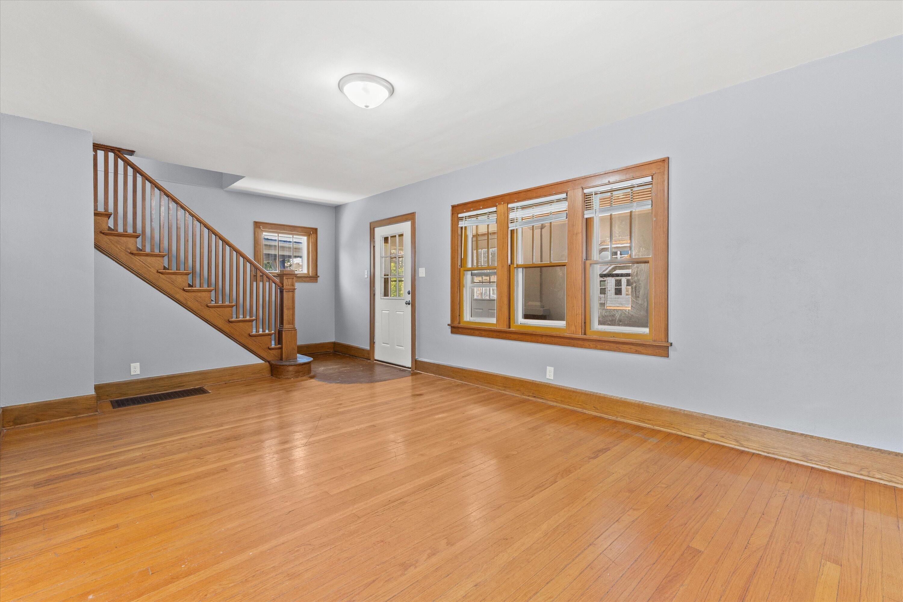 2213 Carlisle Avenue Racine, WI 53404 - Photo 4 of 31 15-KCM-18