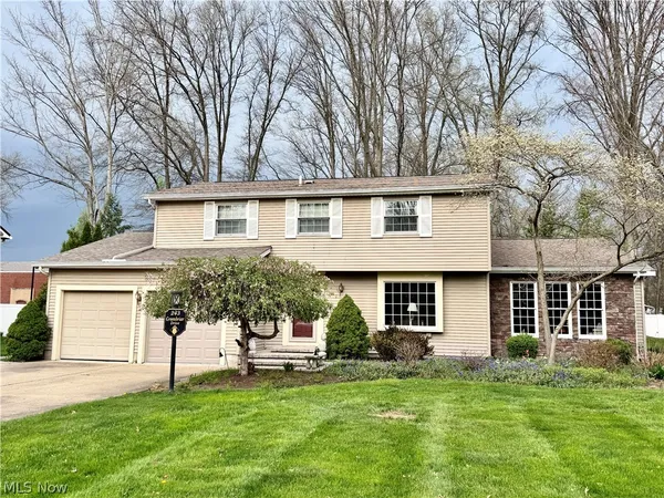 $303,527 | 243 Greenbriar Drive, Cortland, OH 44410