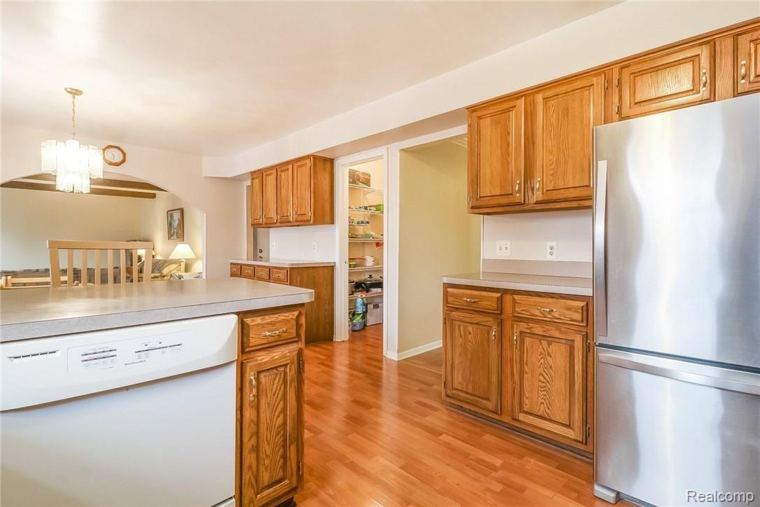 3353 Palm Aire Court Rochester, MI 48309 - Photo 16 of 43 017-Kitchen-5522989-medium.jpg