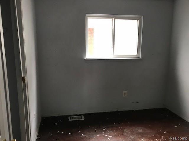 6791 Toepfer Road Warren, MI 48091 - Photo 10 of 12 IMG_1865.jpg