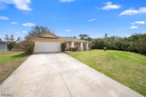 $1,800 | 3205 38th Street West, Lehigh Acres, FL 33971