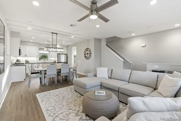 $799,000 | 4382 Pacifica Way, Unit 4, Oceanside, CA 92056