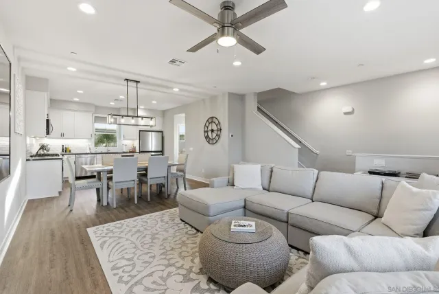 $799,000 | 4382 Pacifica Way, Unit 4, Oceanside, CA 92056