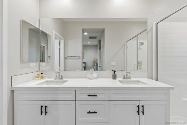 $799,000 | 4382 Pacifica Way, Unit 4, Oceanside, CA 92056