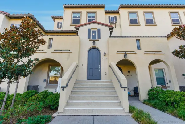 $799,000 | 4382 Pacifica Way, Unit 4, Oceanside, CA 92056